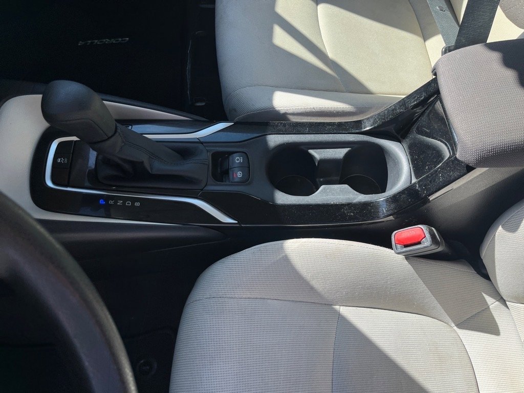 Used 2021 Toyota Corolla LE image 11