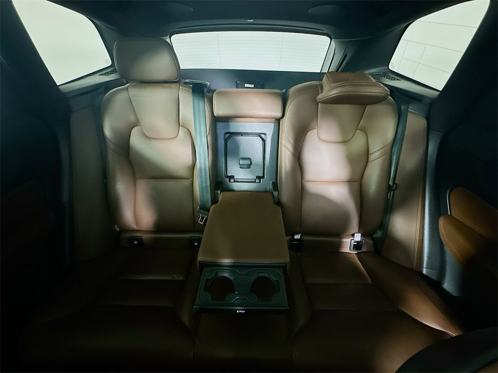 Used 2023 Volvo XC60 B5 Plus image 13