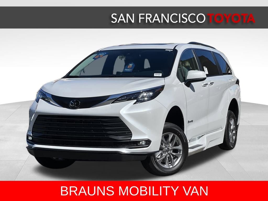 Used 2026 Toyota Sienna XLE FWD image 1