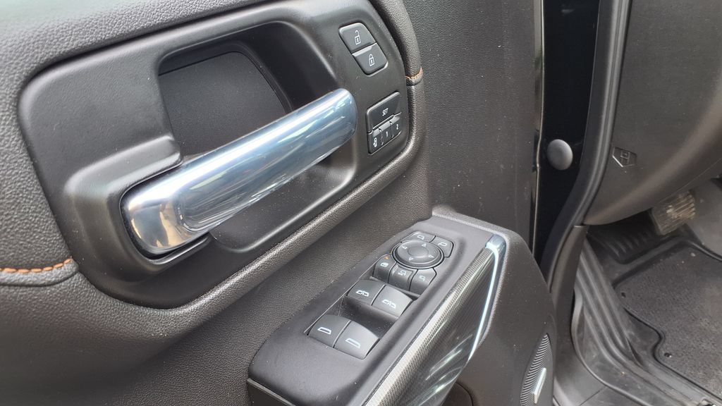 Used 2022 GMC Sierra 2500 AT4 w/ AT4 Preferred Package AWD/4WD image 18