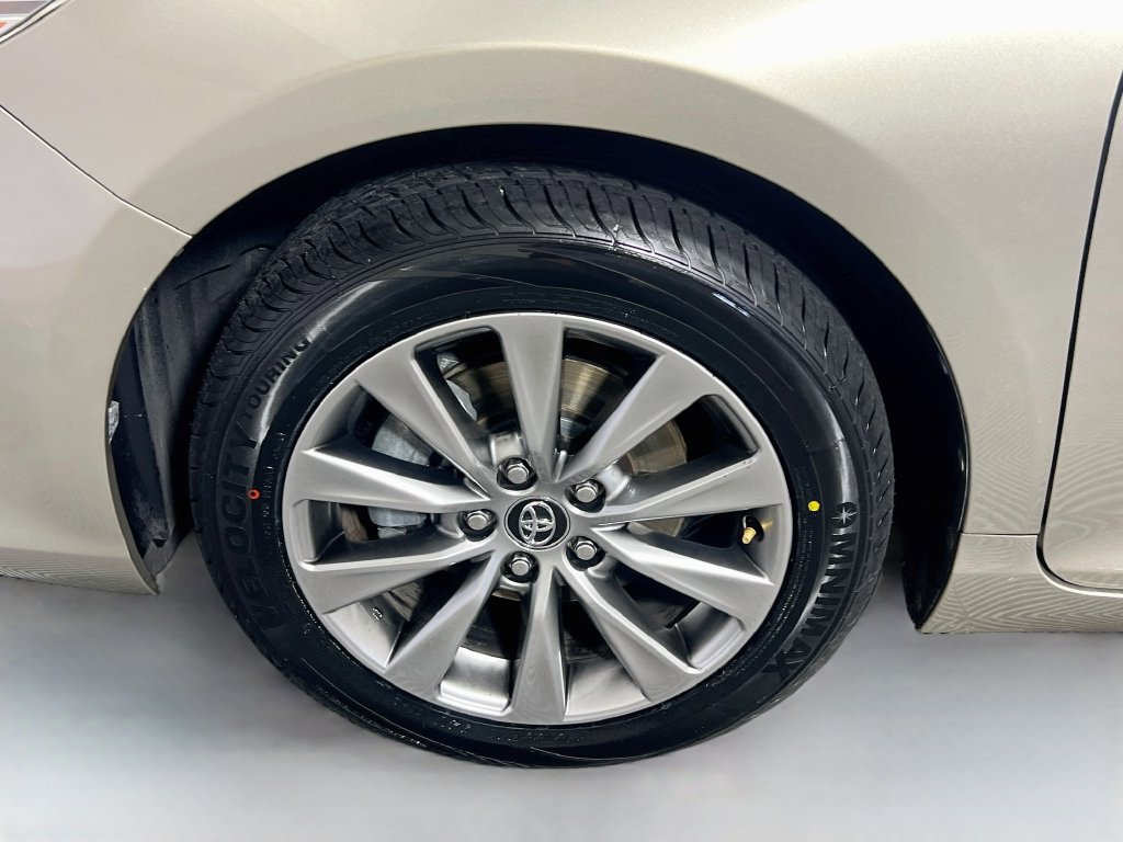 Used 2017 Toyota Camry XLE FWD image 11