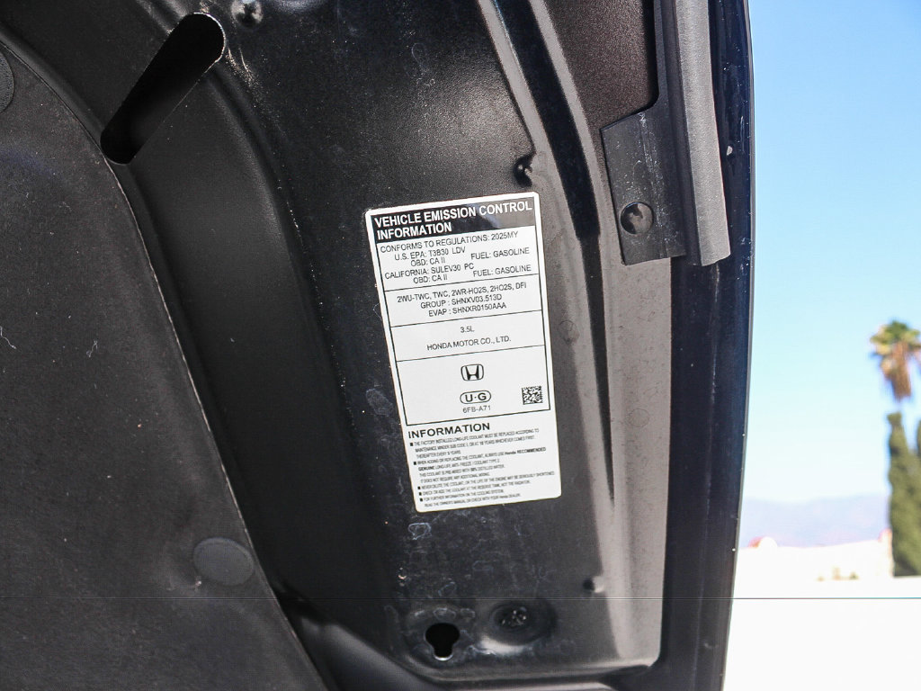 Certified 2025 Honda Pilot Touring image 28