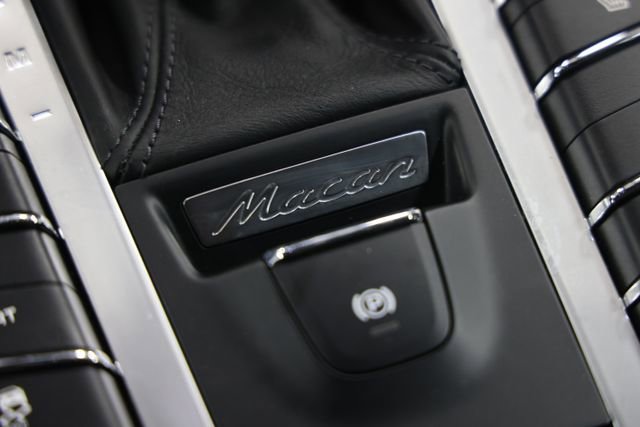 Used 2020 Porsche Macan AWD/4WD image 32