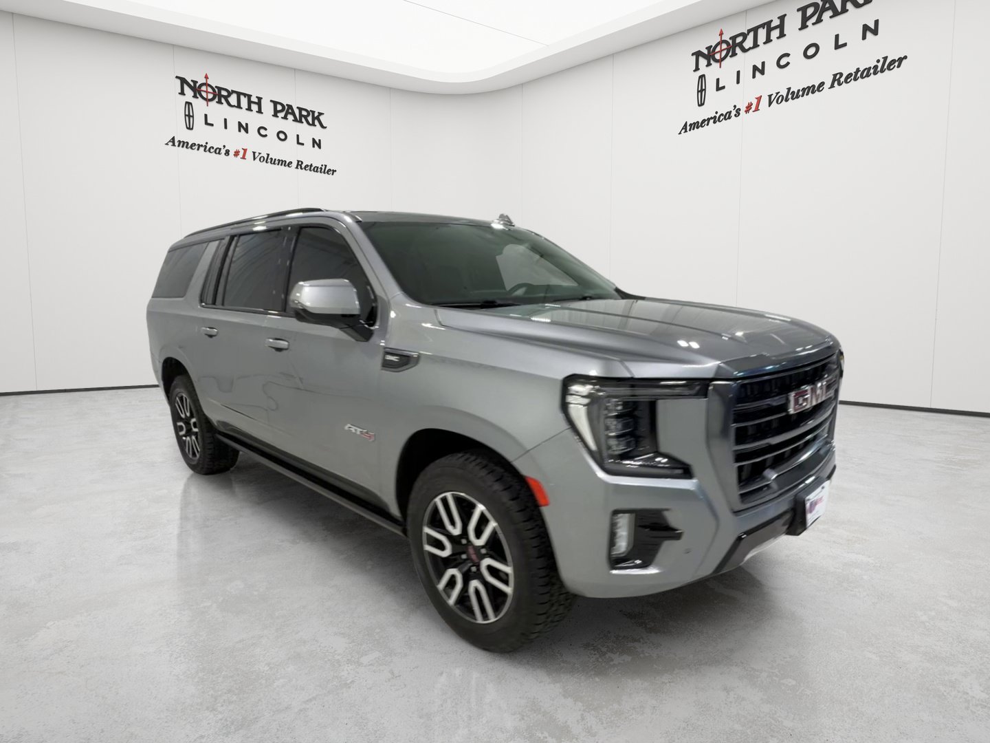 Used 2023 GMC Yukon XL AT4 w/ AT4 Premium Package AWD/4WD image 3