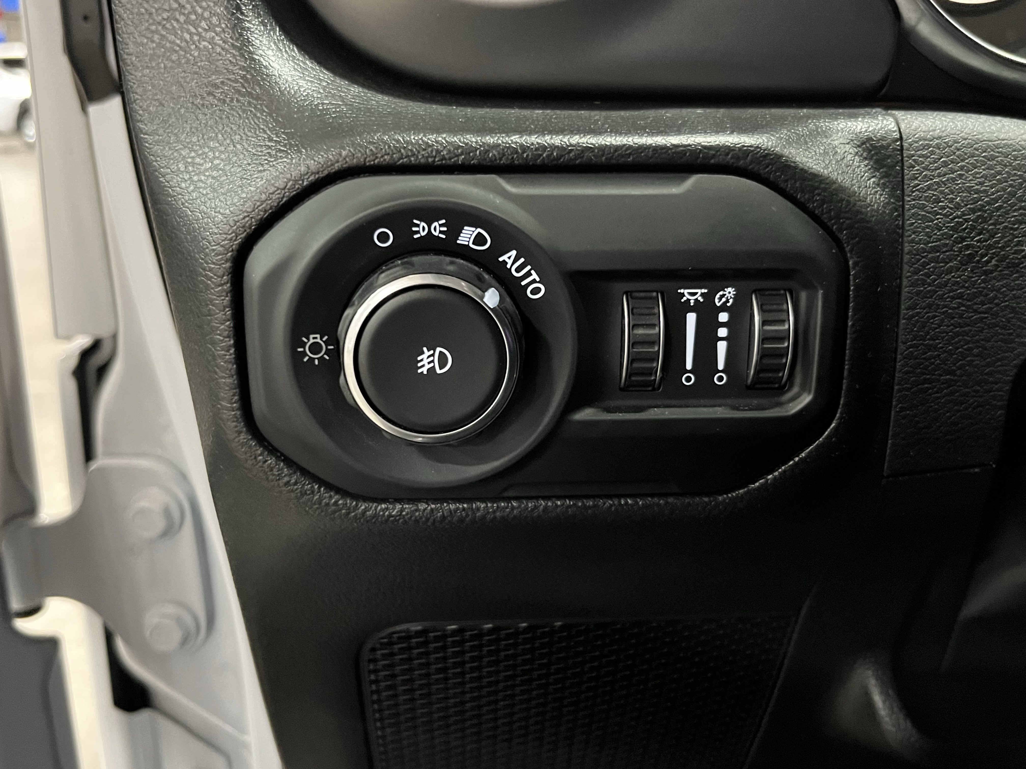 Certified 2022 Jeep Wrangler Willys image 23