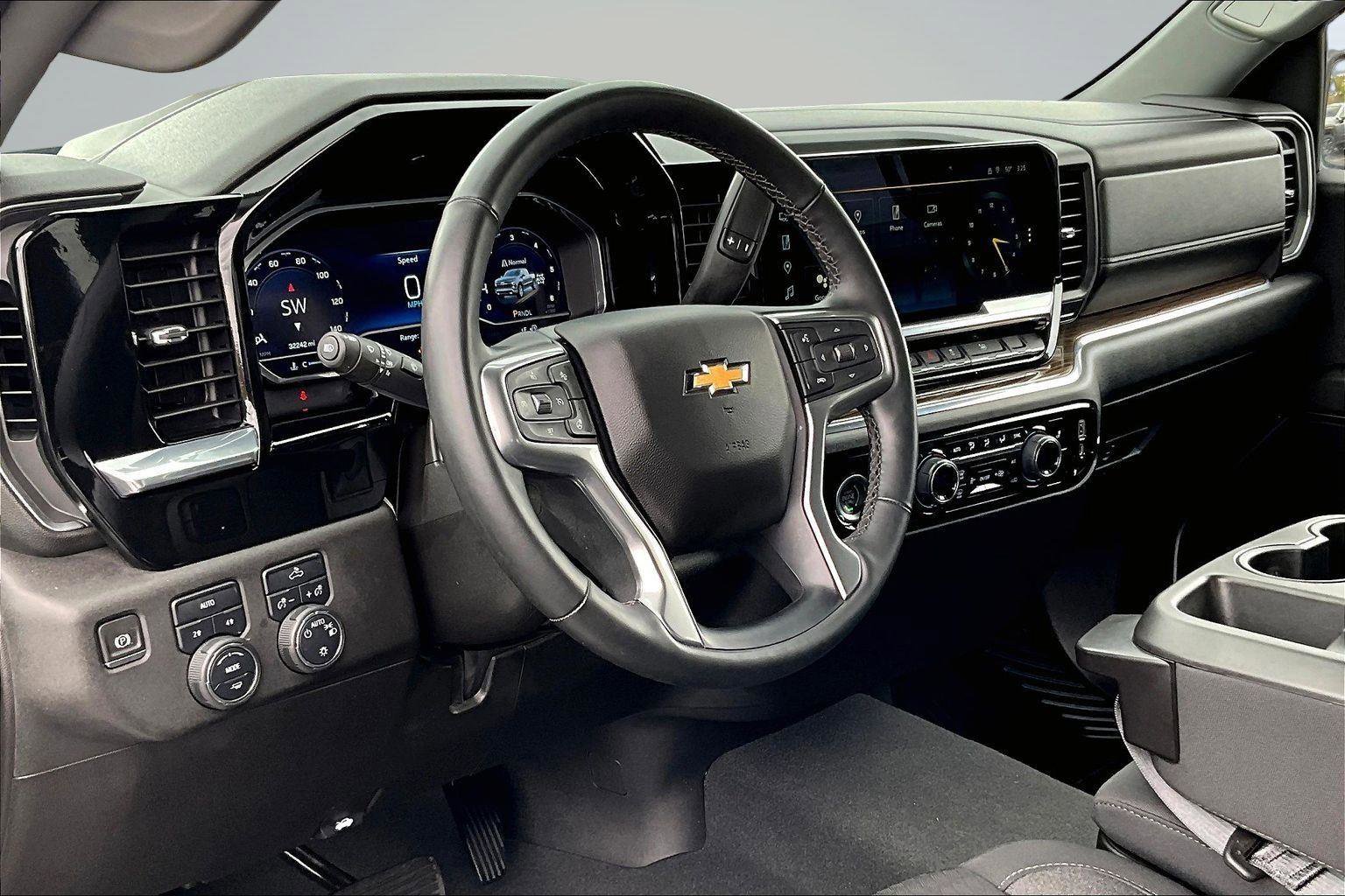 Used 2023 Chevrolet Silverado 1500 LT AWD/4WD image 15