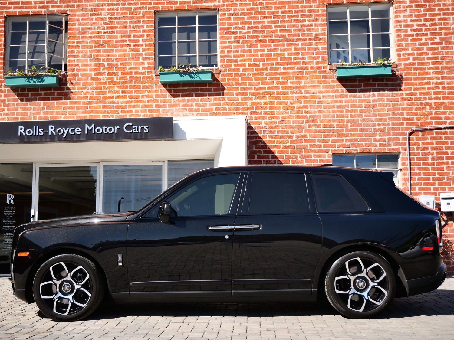 Used 2024 Rolls-Royce Cullinan Black Badge image 3