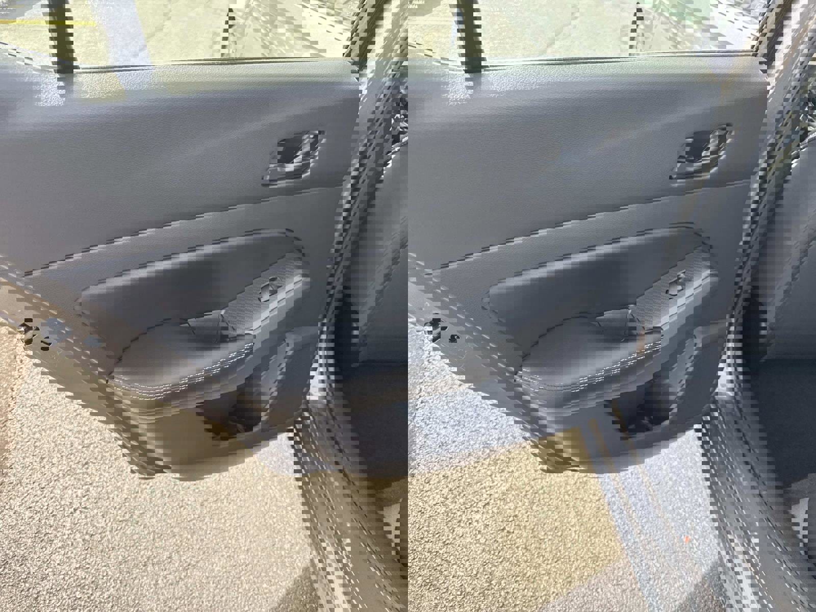 Used 2024 Nissan Altima 2.5 SV image 16