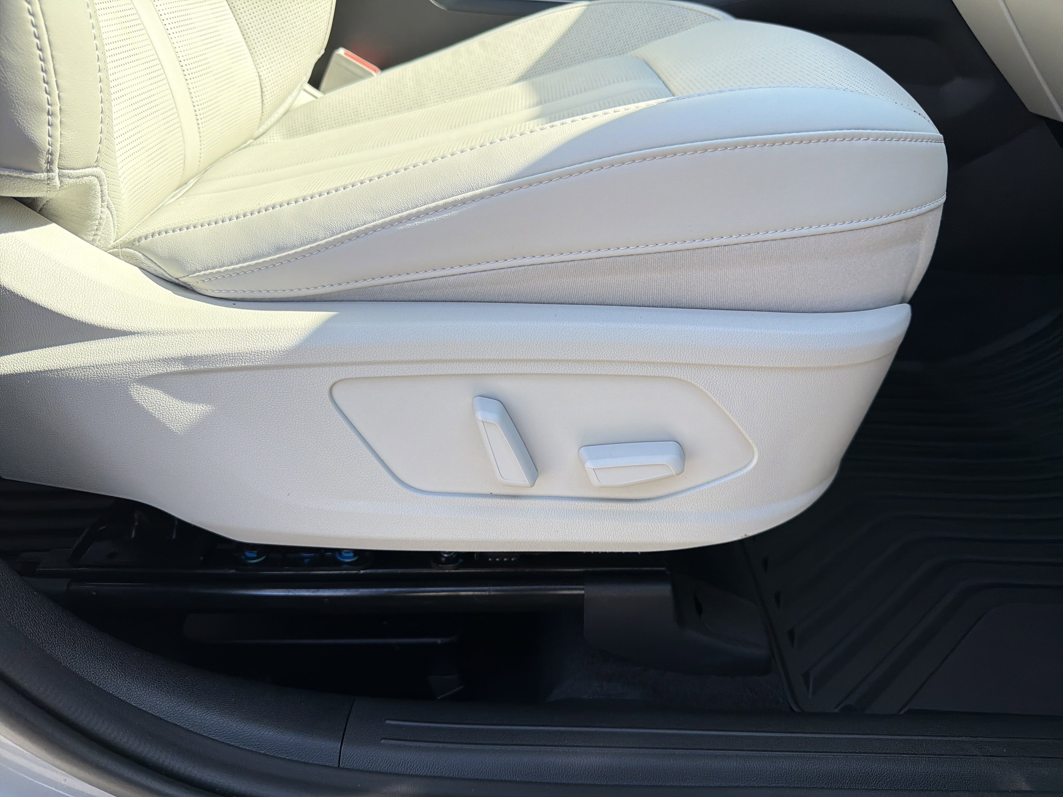 Used 2025 Kia Sorento EX w/ Panoramic Sunroof Package image 16