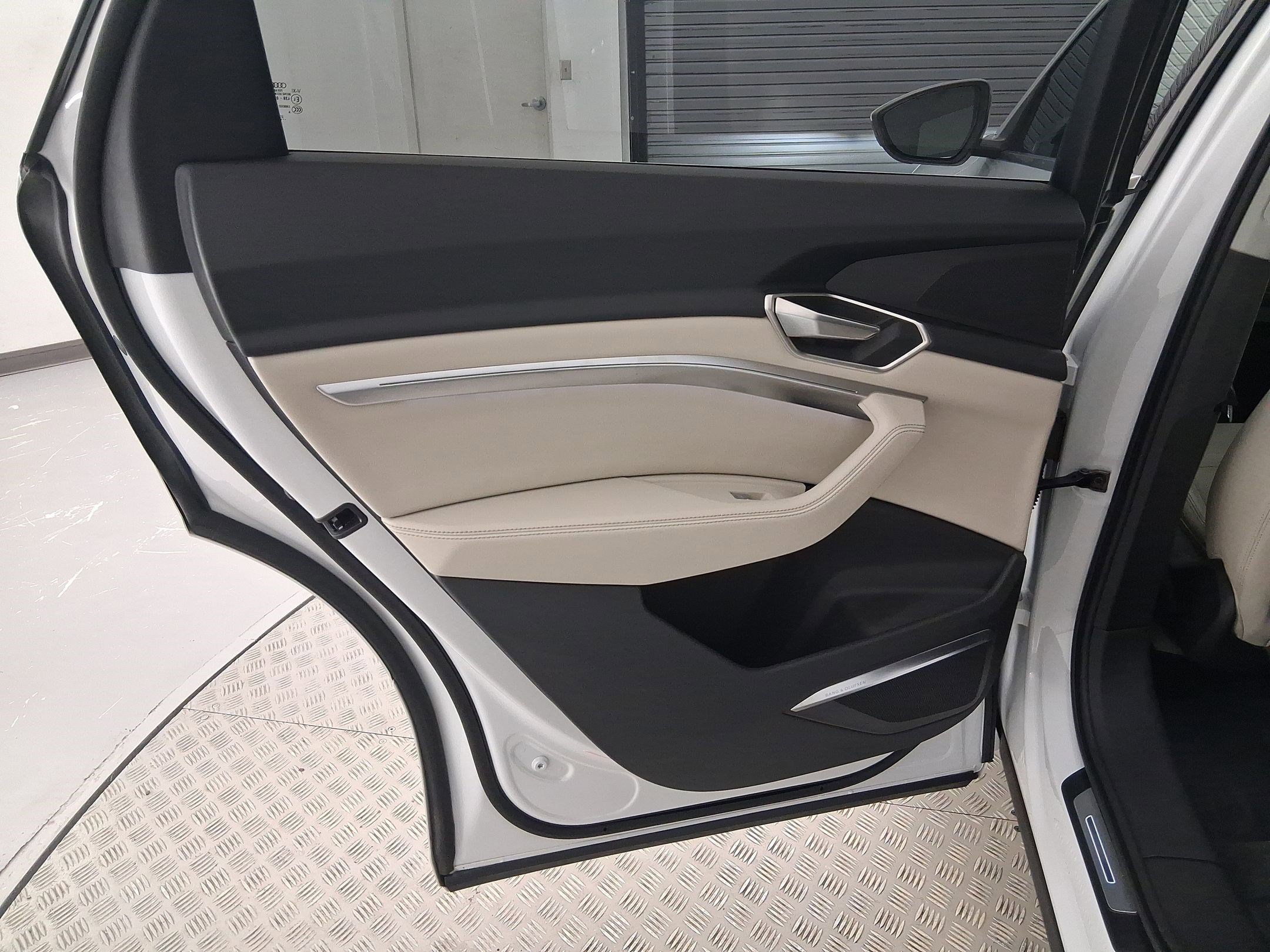 Certified 2024 Audi Q8 e-tron Premium Plus w/ Premium Plus Package image 29