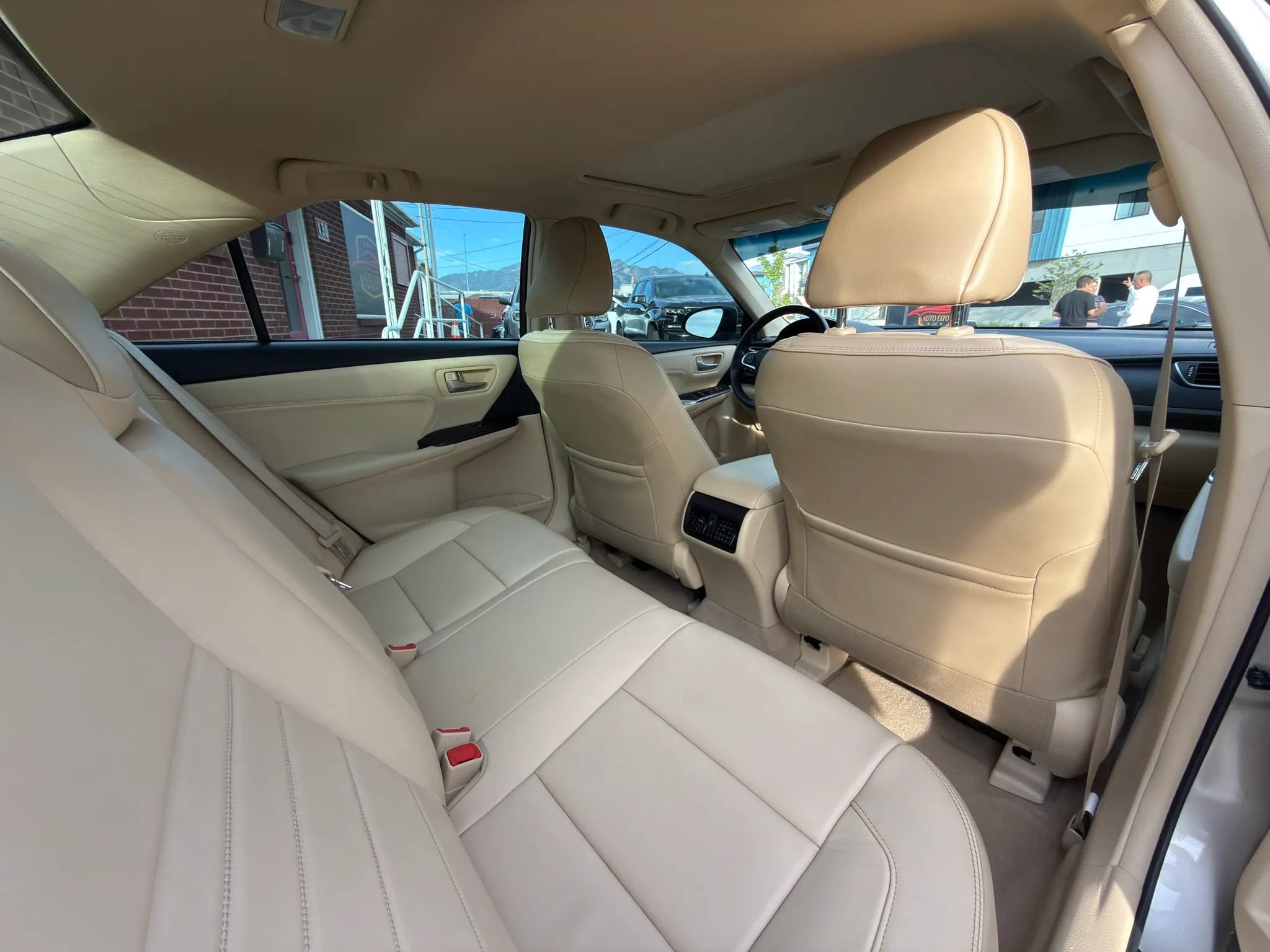 Used 2017 Toyota Camry XLE w/ Moonroof Package FWD image 19