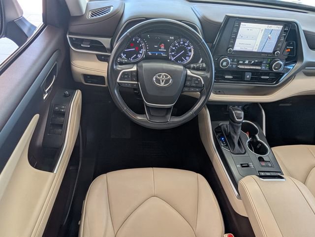 Used 2022 Toyota Highlander XLE FWD image 8