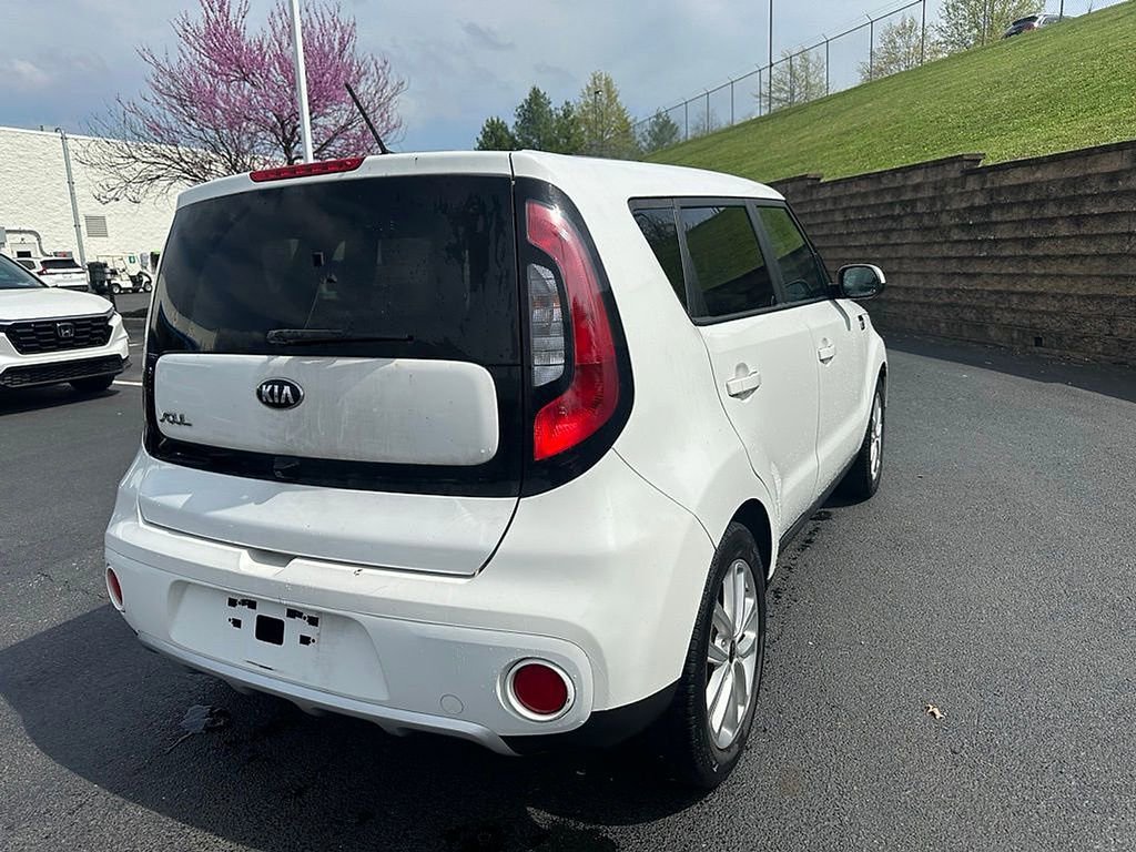 Used 2018 Kia Soul + image 4