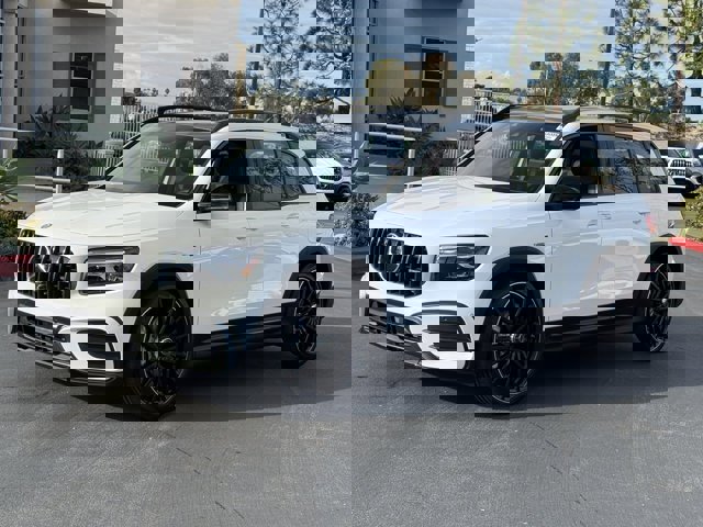 Used 2024 Mercedes-Benz GLB 35 AMG 4MATIC image 4