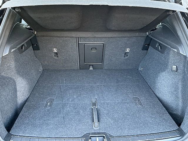 Certified 2025 Volvo XC40 B5 Plus image 18