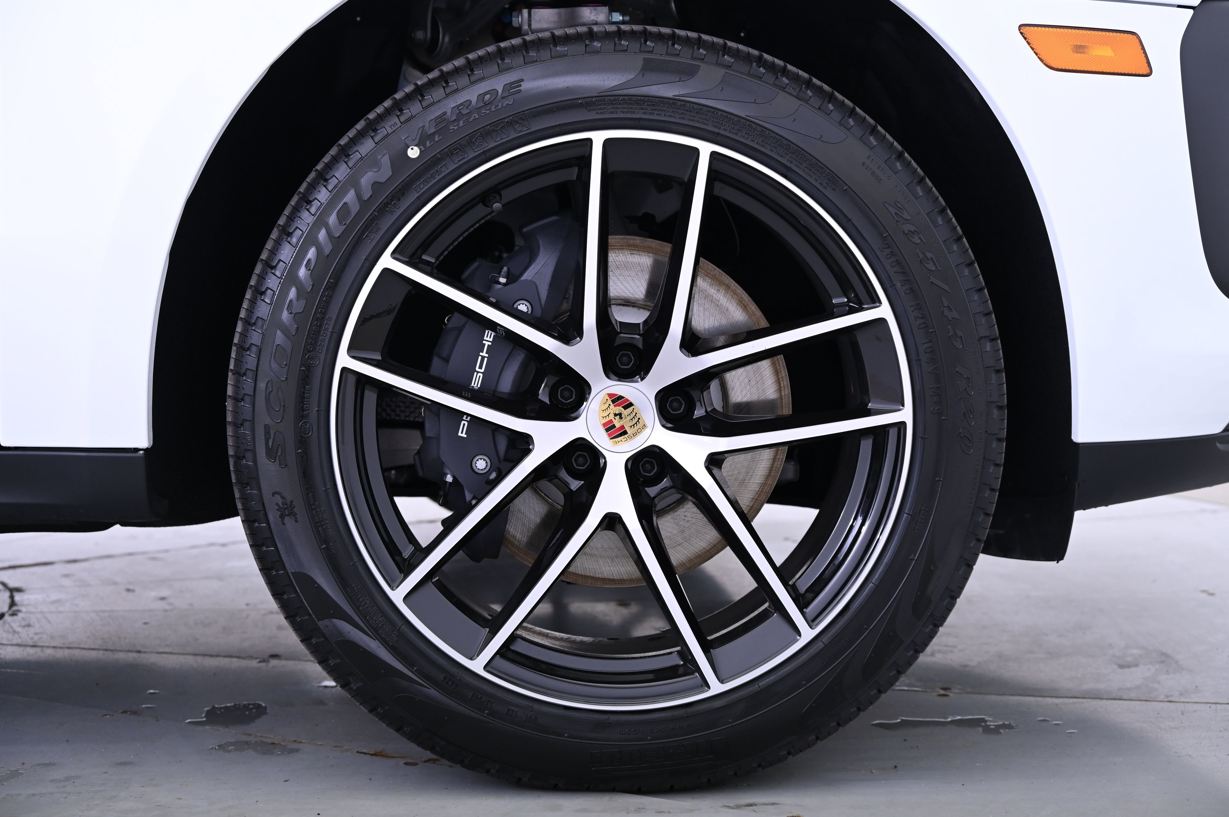 Certified 2025 Porsche Macan image 18