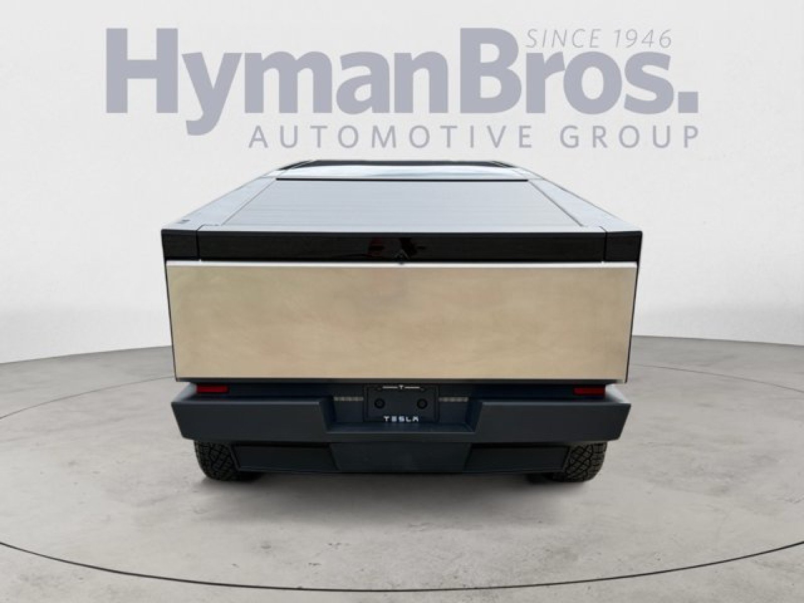 Used 2024 Tesla Cybertruck AWD Crew Cab image 4