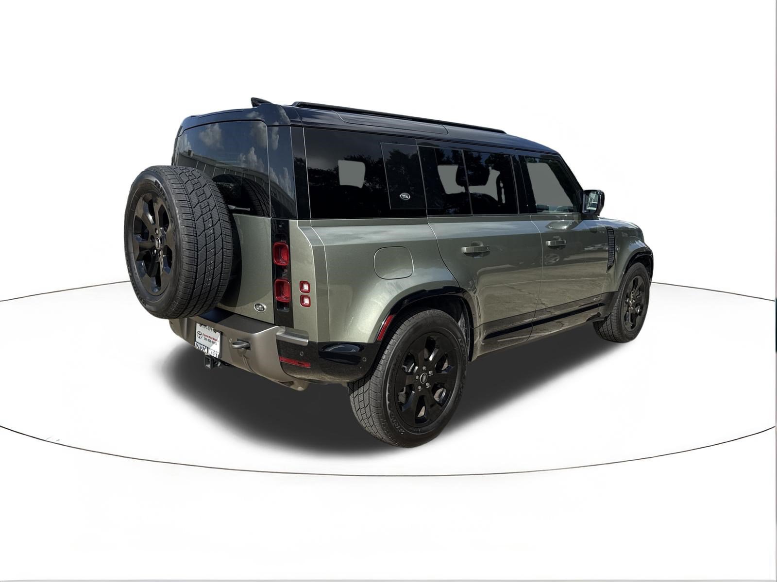 Used 2021 Land Rover Defender 110 X-Dynamic SE AWD/4WD image 3