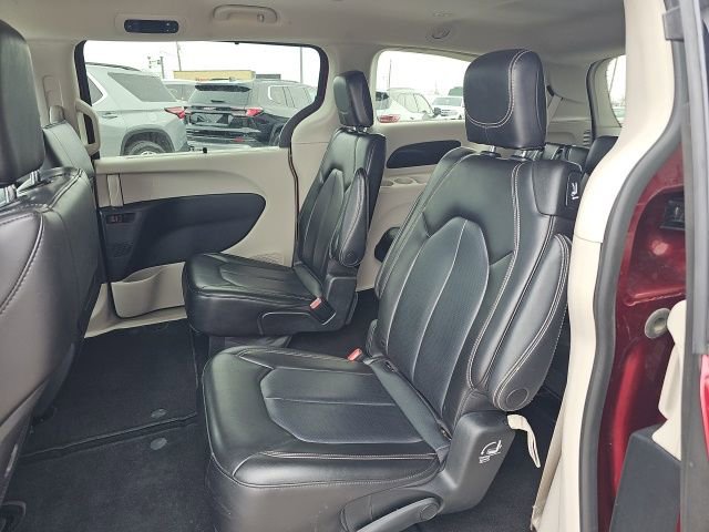 Used 2023 Chrysler Pacifica Touring-L image 22
