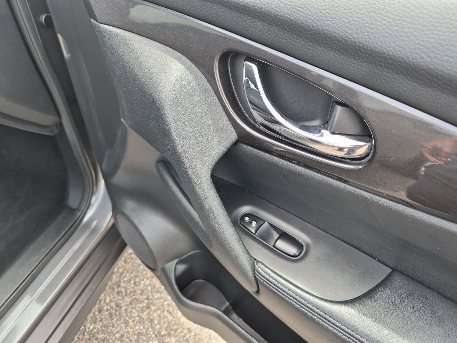 Used 2020 Nissan Rogue SV FWD image 27