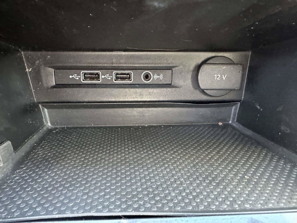 Used 2018 Volkswagen Tiguan SE w/ Panoramic Sunroof Package AWD/4WD image 26