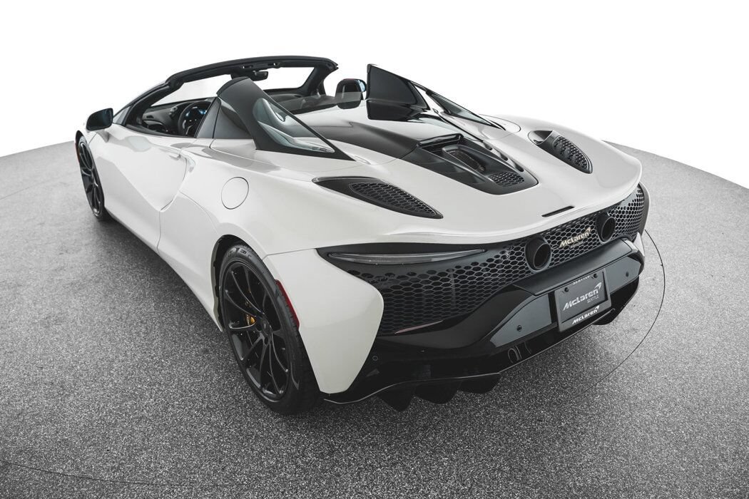 Used 2025 McLaren Artura Spider RWD image 39