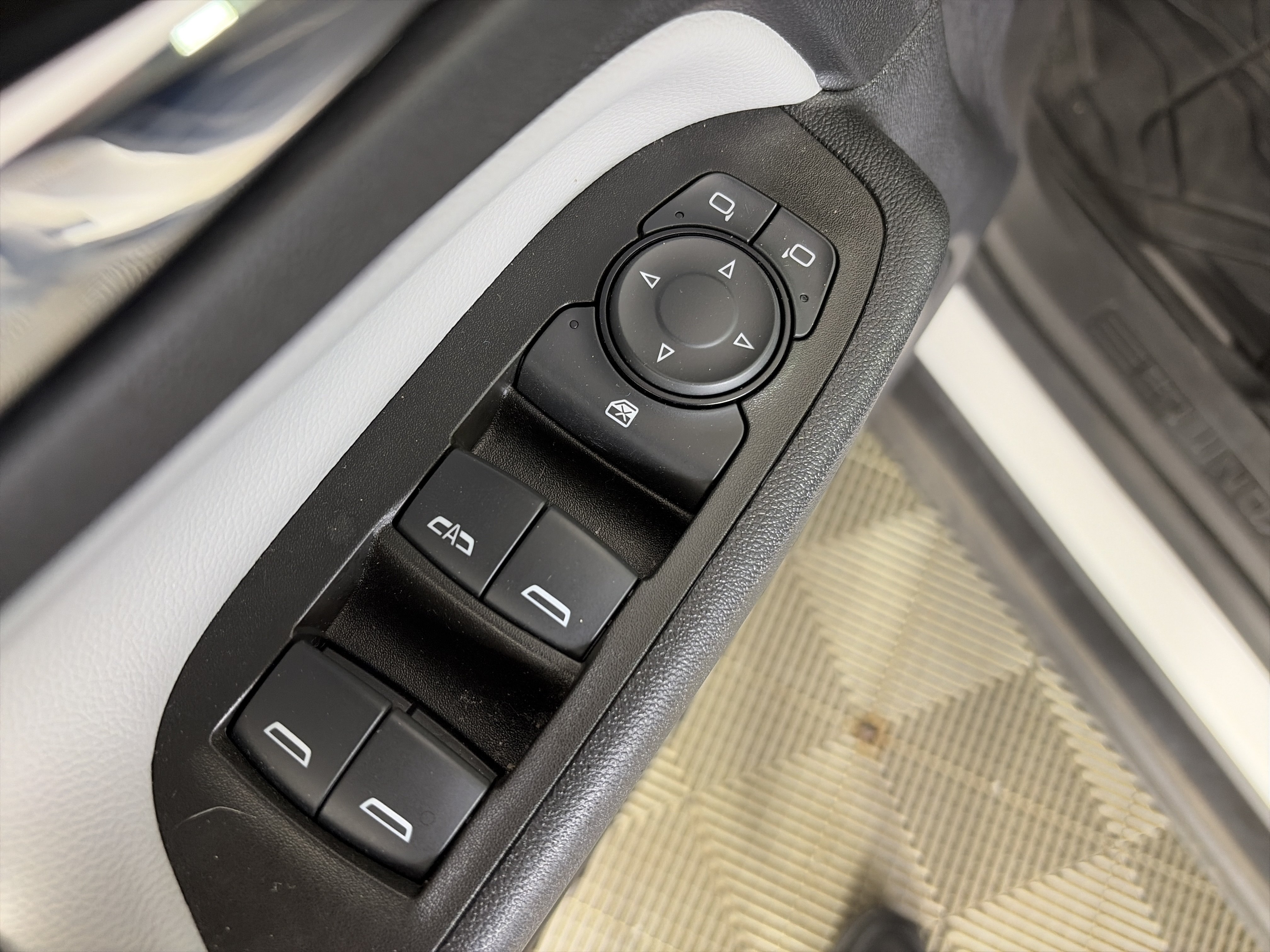 Used 2023 Chevrolet Equinox LS w/ LS Convenience Package FWD image 26