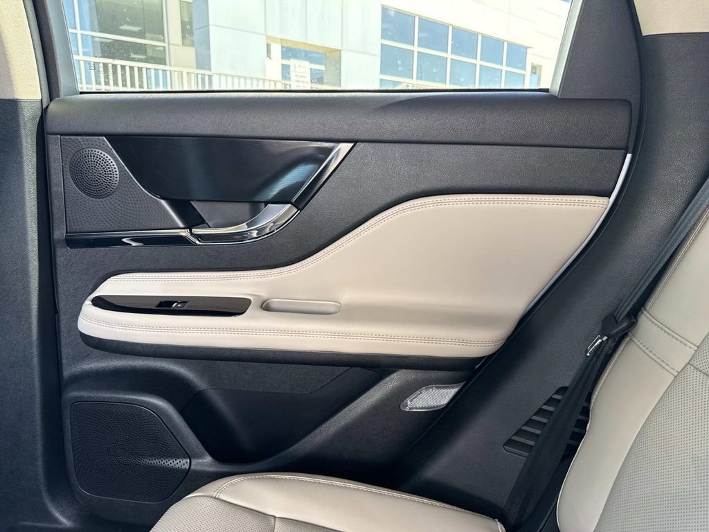 New 2026 Lincoln Corsair Premiere image 15