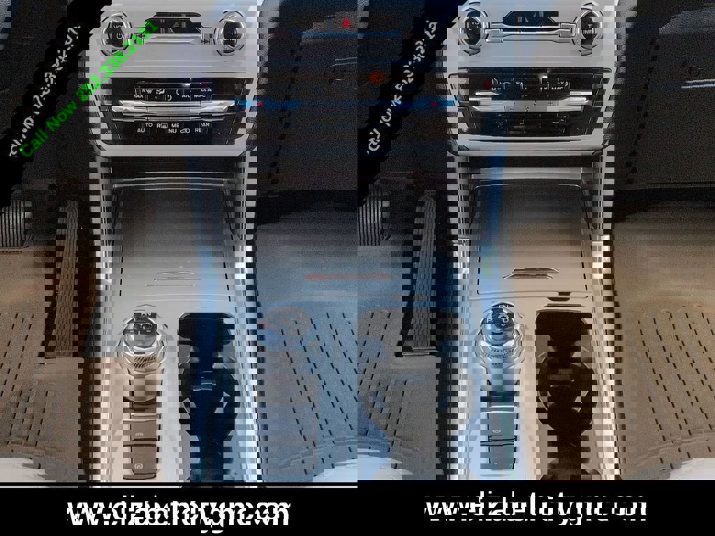 Used 2022 Ford Explorer XLT w/ Equipment Group 202A RWD image 21