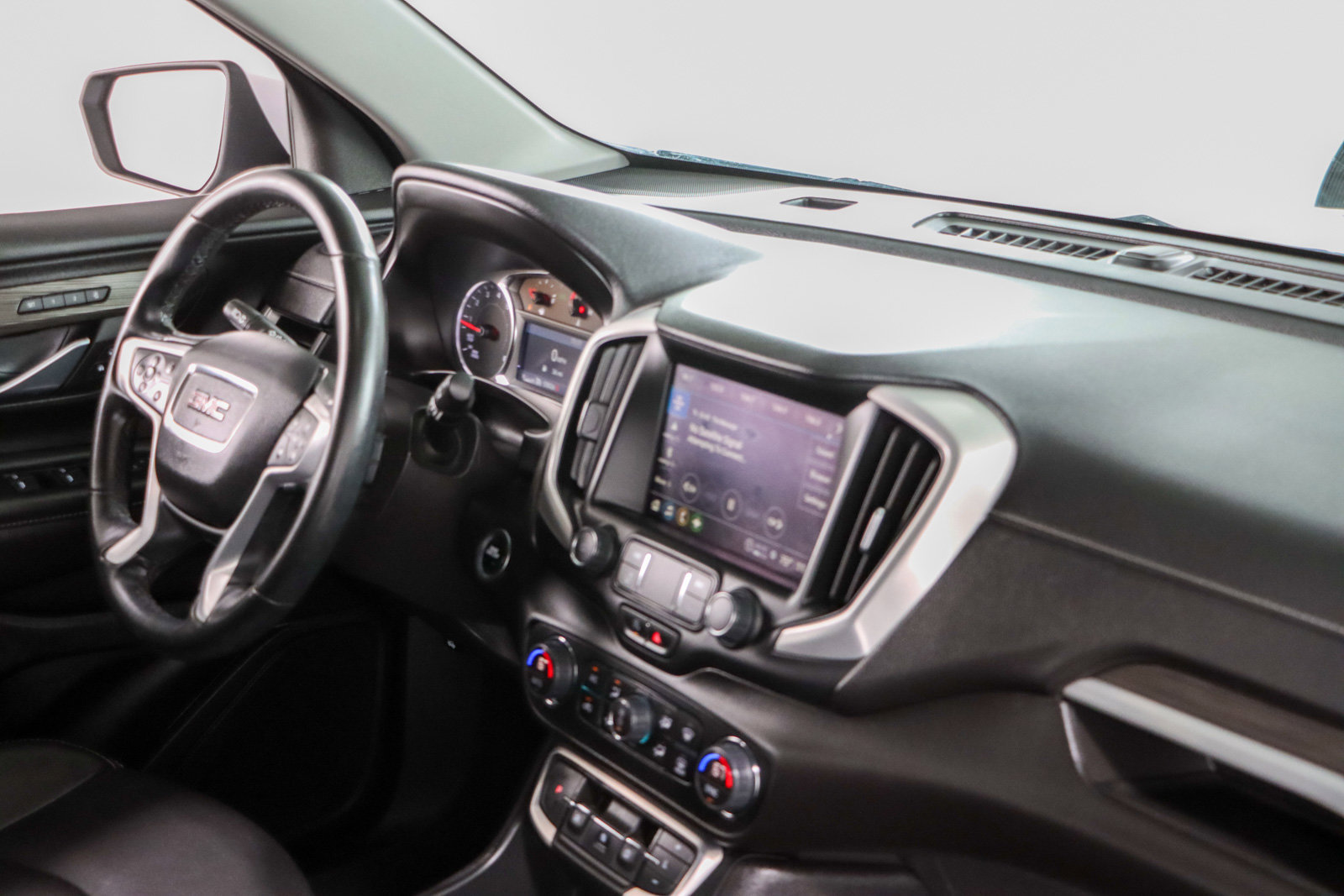 Used 2024 GMC Terrain SLT AWD/4WD image 25