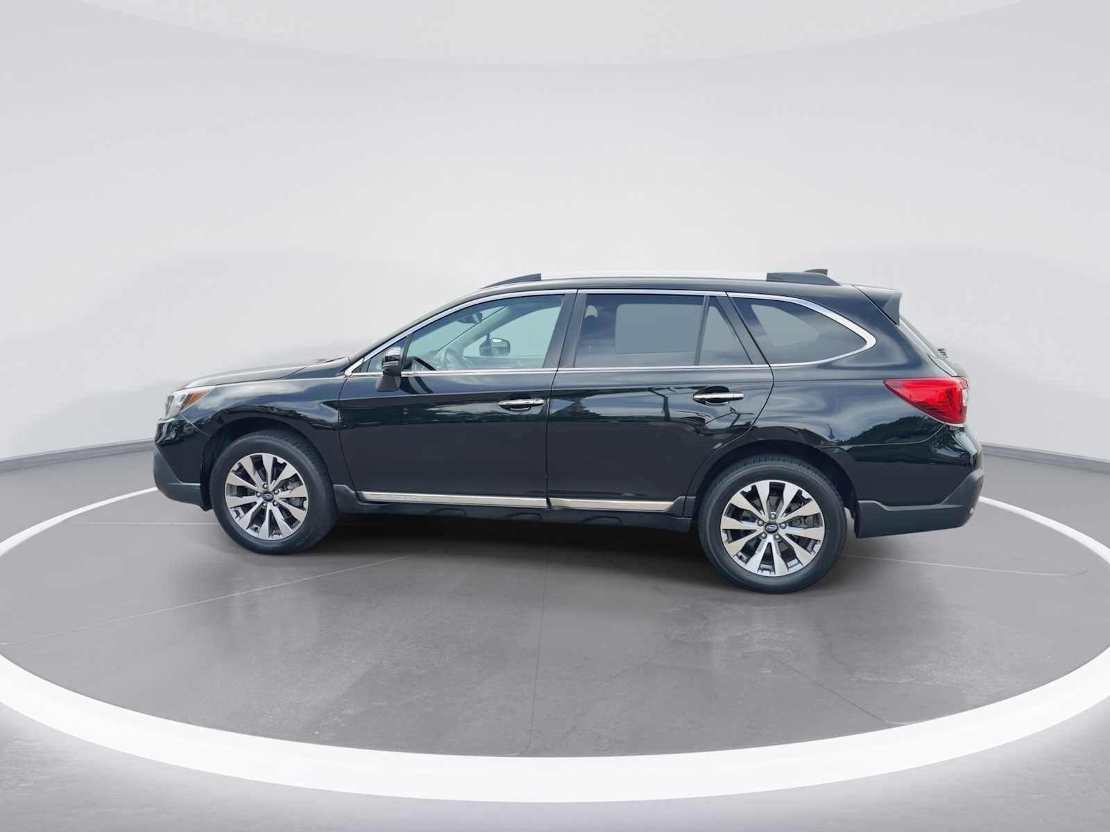 Used 2018 Subaru Outback 2.5i Touring w/ Popular Package #3 AWD/4WD image 5