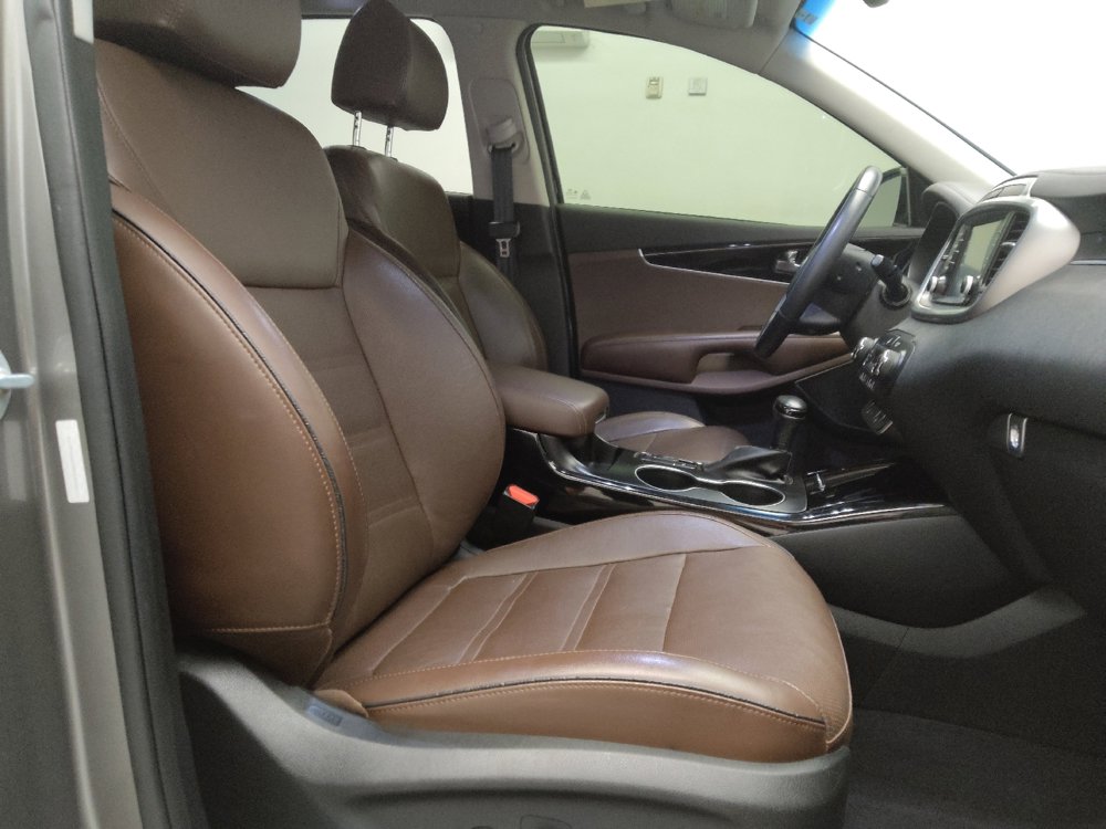 Used 2019 Kia Sorento SX image 21