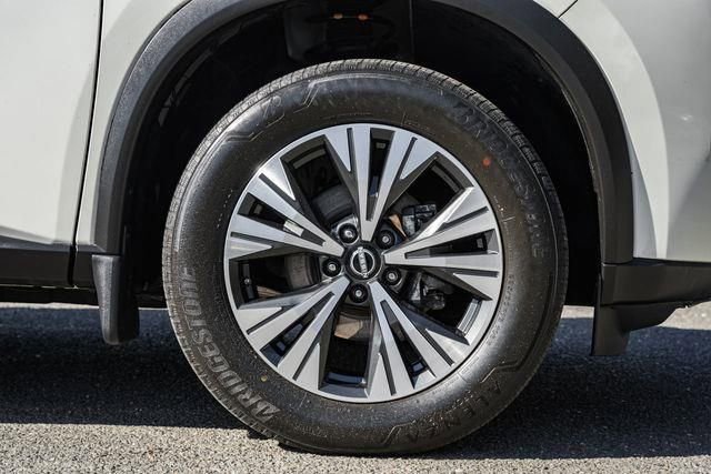 Certified 2022 Nissan Rogue SV w/ SV Premium Package image 16