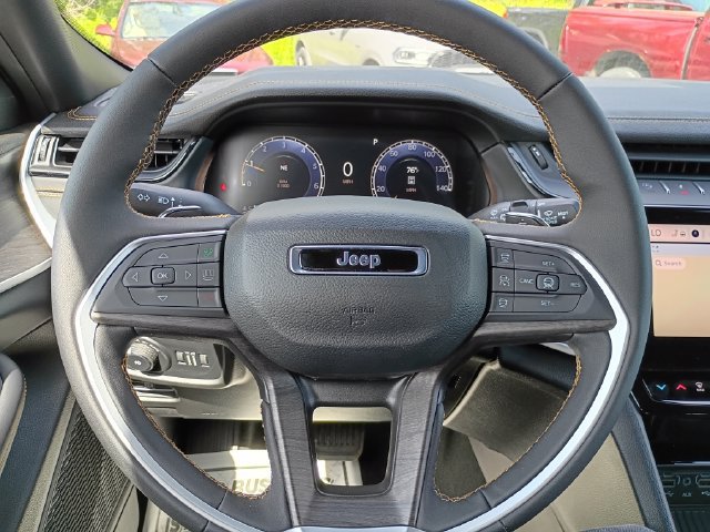 Used 2026 Jeep Grand Cherokee L Limited AWD/4WD image 11