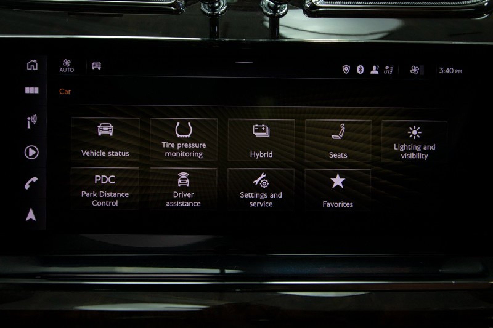 Used 2023 Bentley Bentayga Plug-In Hybrid image 36