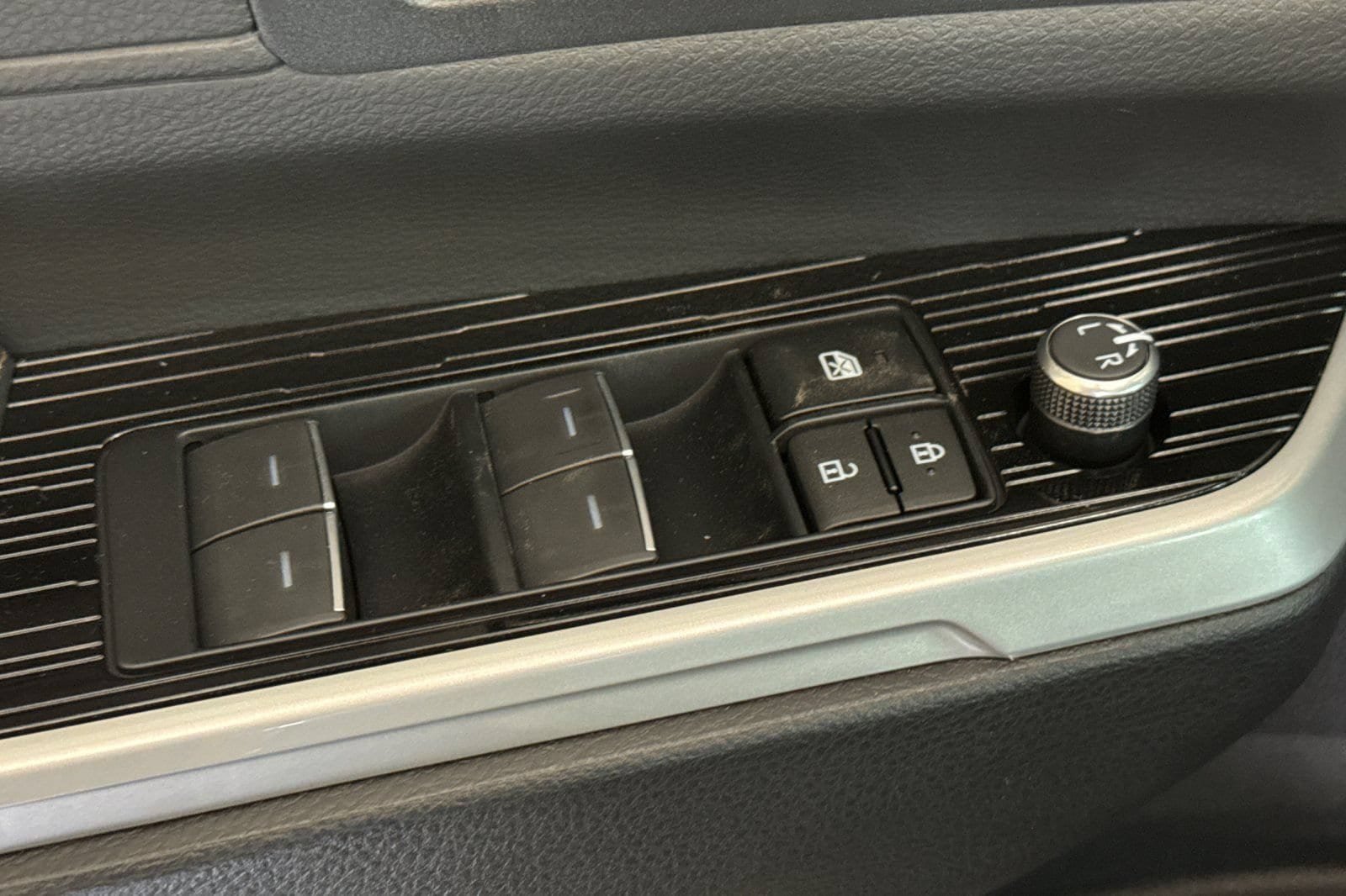 New 2026 Toyota Sienna XLE Woodland Edition AWD/4WD image 11