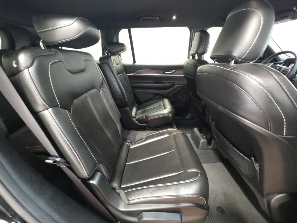 Used 2024 Jeep Grand Cherokee L Limited AWD/4WD image 11