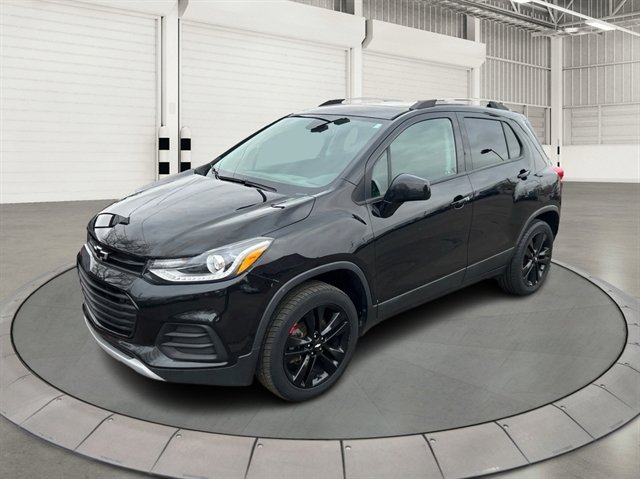 Used 2020 Chevrolet Trax LT w/ Sun & Sound Package image 9