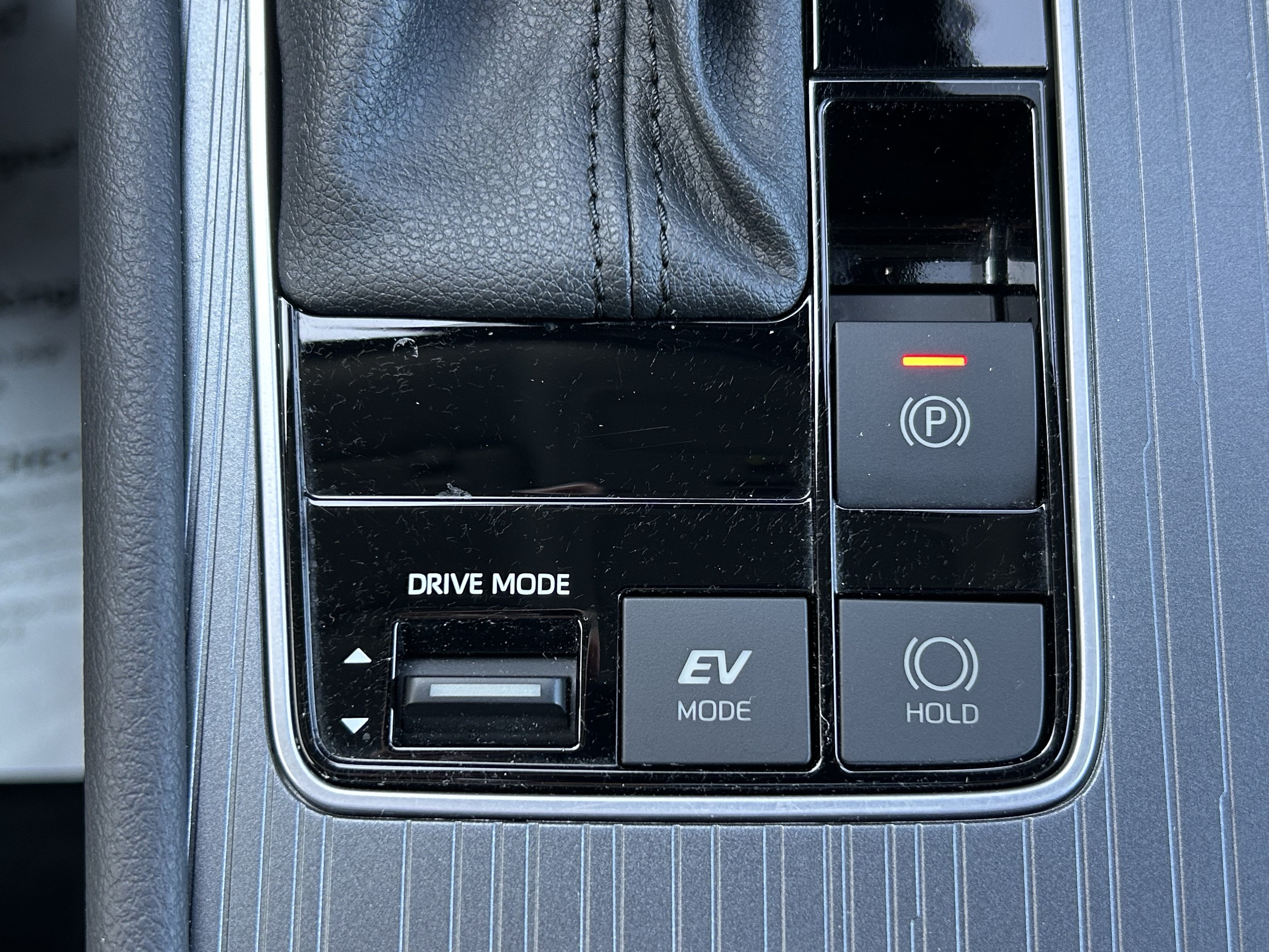 Certified 2025 Toyota Sienna XLE FWD image 35