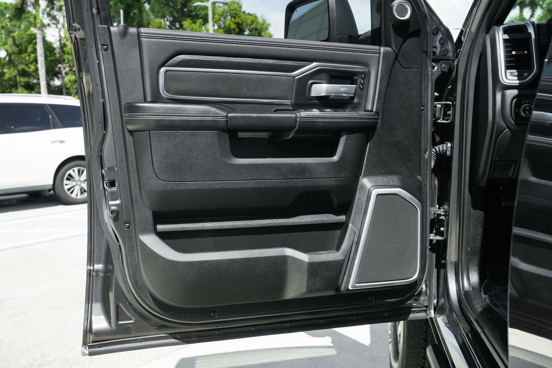 Used 2024 RAM 3500 Laramie w/ Night Edition image 33
