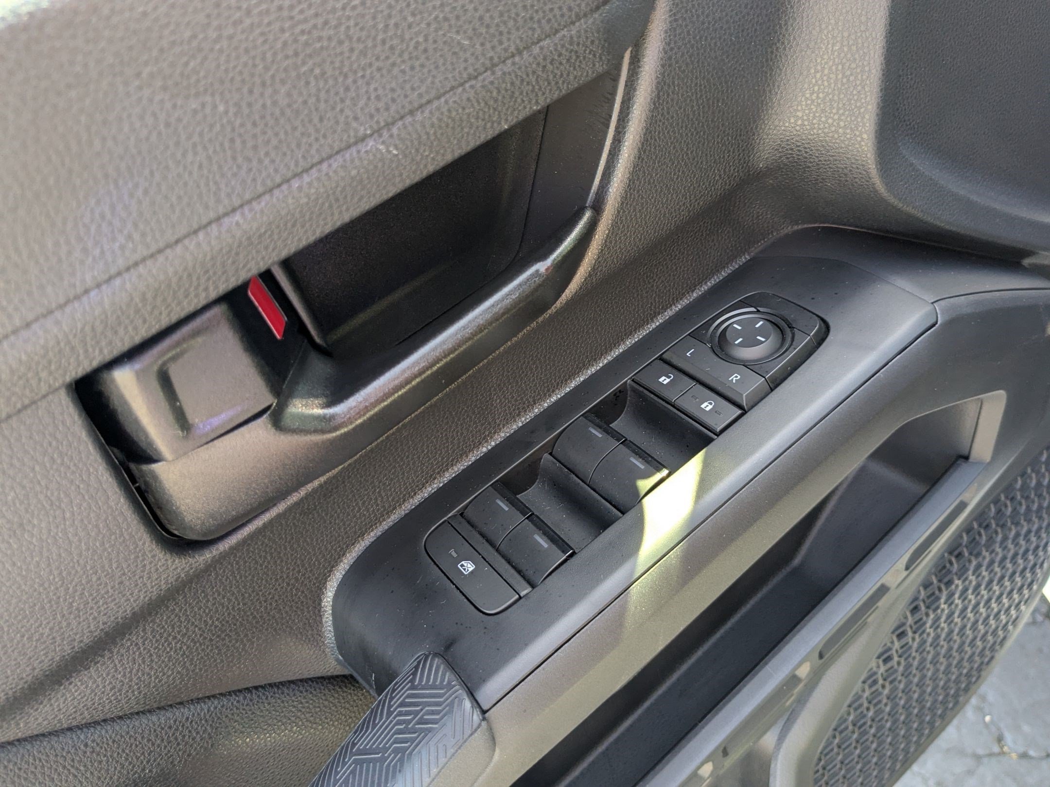Used 2025 Toyota Tacoma SR5 AWD/4WD image 15