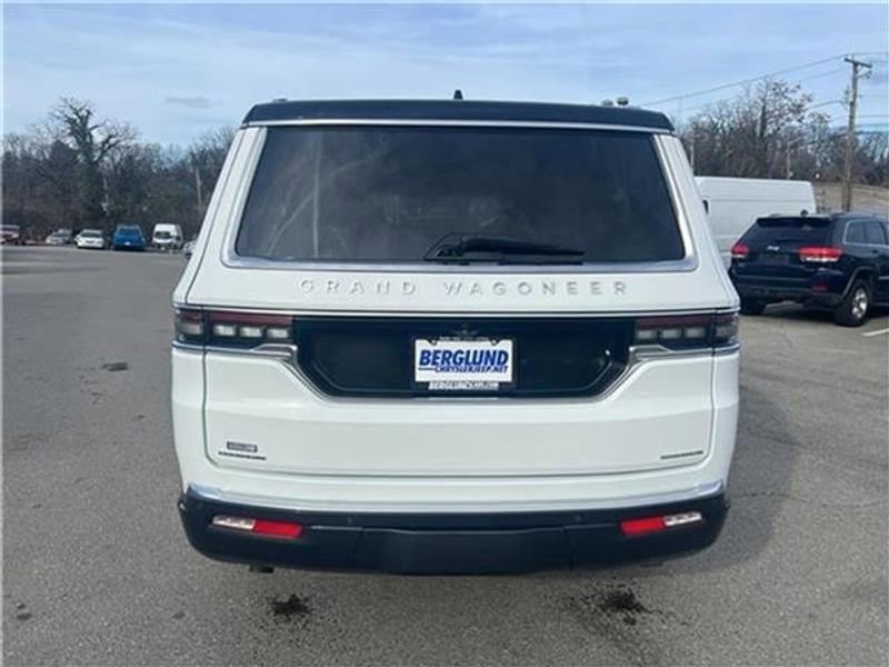 Used 2022 Jeep Grand Wagoneer Series II w/ Convenience Group III image 15