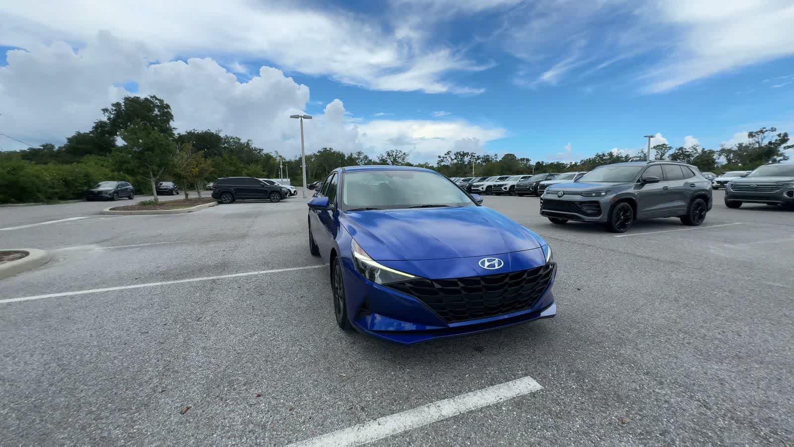 Used 2023 Hyundai Elantra SEL FWD image 3