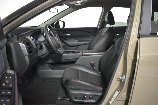Certified 2025 Nissan Rogue SV AWD/4WD image 11