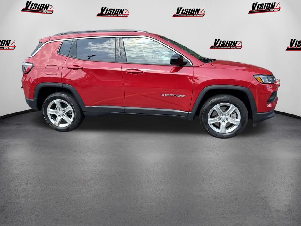 Used 2023 Jeep Compass Latitude AWD/4WD image 4