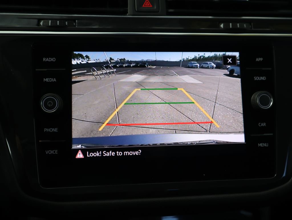 Used 2022 Volkswagen Tiguan SE w/ Panoramic Sunroof Package image 15