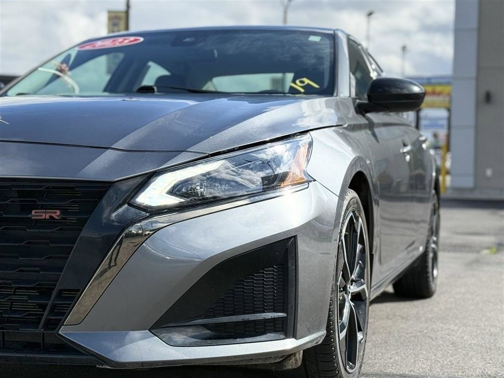 Used 2023 Nissan Altima 2.5 SR AWD/4WD image 13