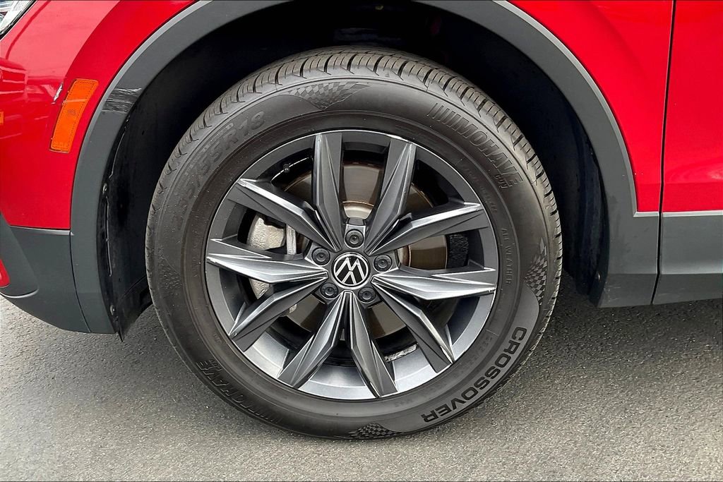 Used 2022 Volkswagen Tiguan SE image 40