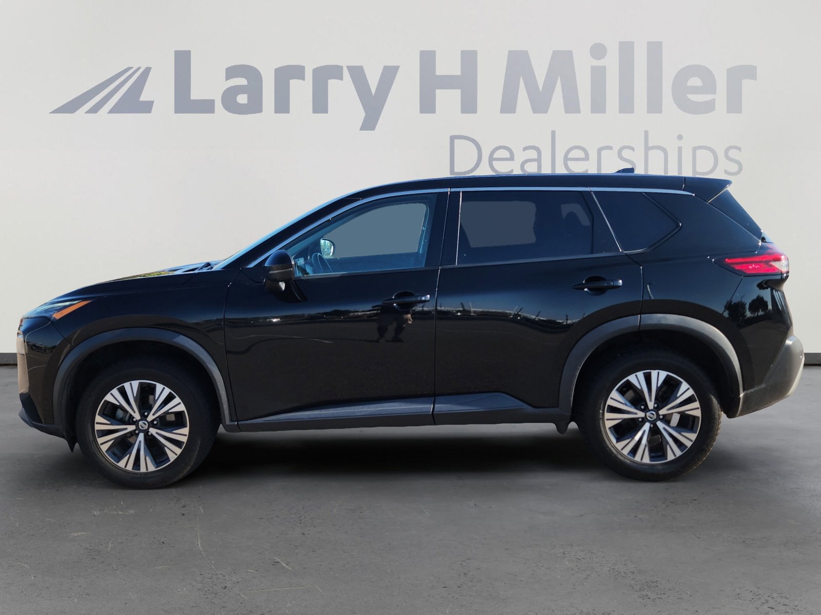 Used 2021 Nissan Rogue SV image 4