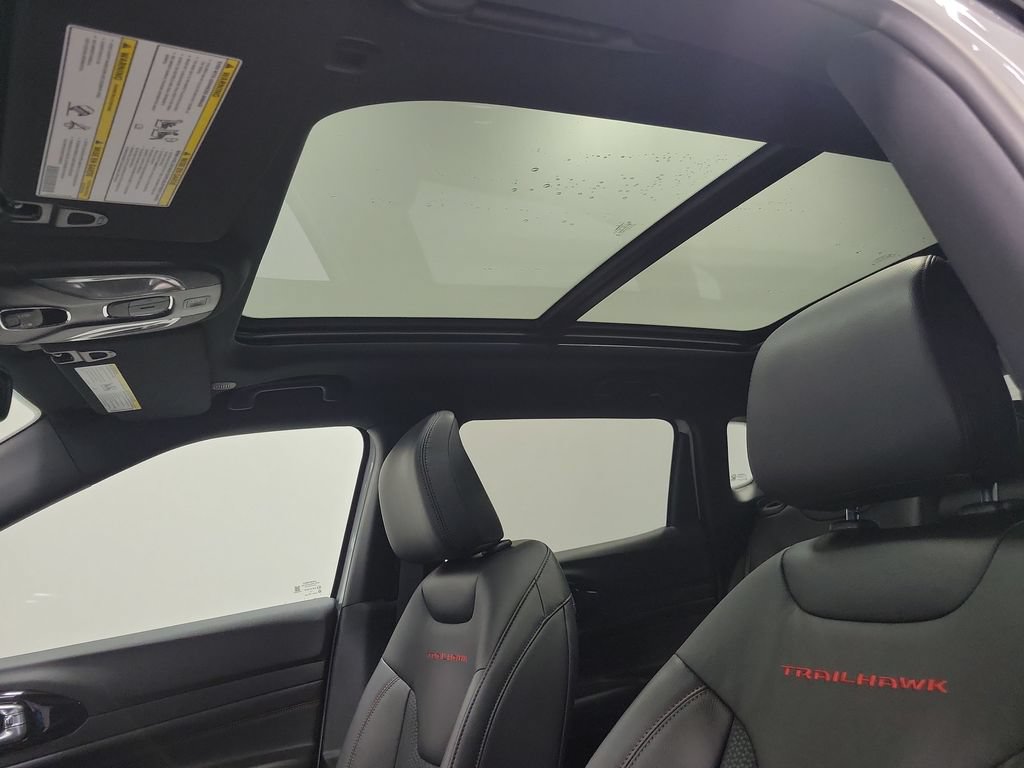 New 2026 Jeep Compass Trailhawk w/ Sun, Sound & Navigation Group AWD/4WD image 11
